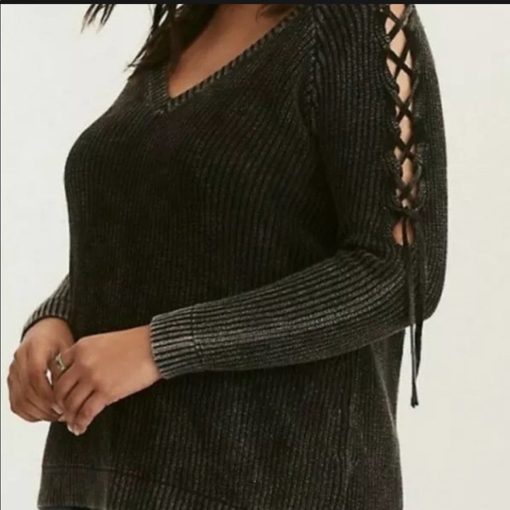 💥Torrid Army Green Mineral Wash Lace Sleeve Sweater